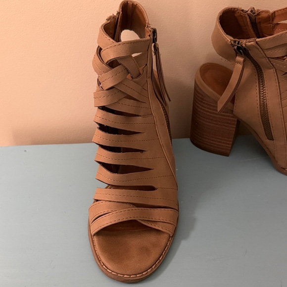 Women's Tan Block Heel Sandals - Picture 2 of 5